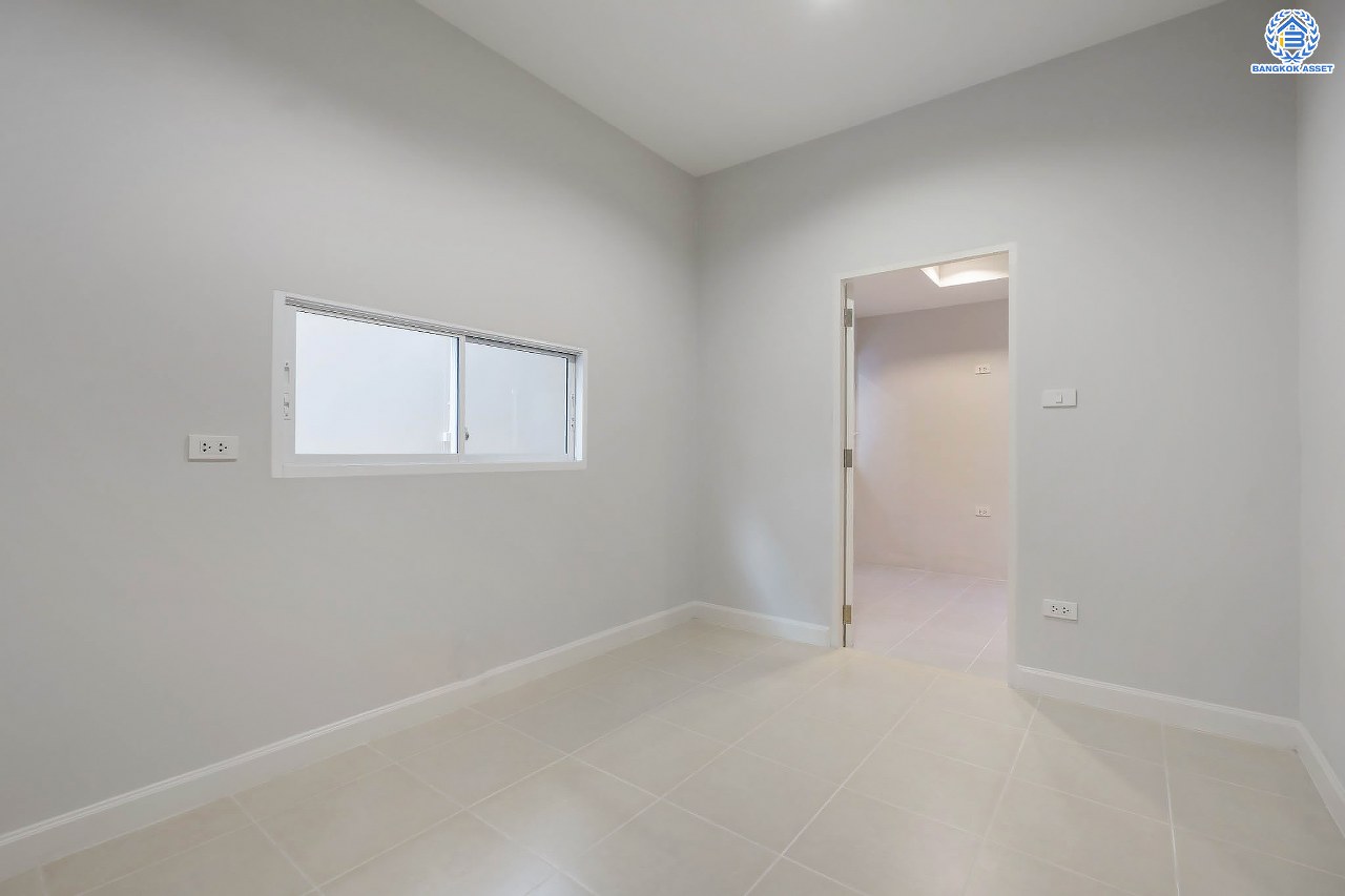 บ้านเดี่ยวมือสองนนทบุรี ม.นนทรีฟลอร่า ปิ่นเกล้า-ศาลายา เนื้อที่ 50.6 ตร.ว. ฟังก์ชัน 3 ห้องนอน 3 ห้องน้ำ 1 ห้องอเนกประสงค์ จอดรถได้ 2 คัน ส่วนกลางครบครัน ตอบโจทย์ทุกครอบครัว บนทำเลเดินทางสะดวก ใกล้เซ็นทรัลปิ่นเกล้า และจุดขึ้นทางด่วนศรีรัช